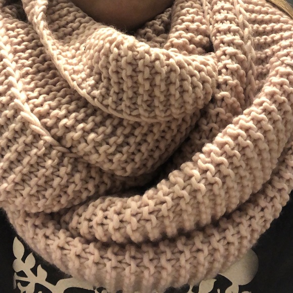 *BNWT* LA Express Chunky Wrap Scarf - Picture 2 of 8